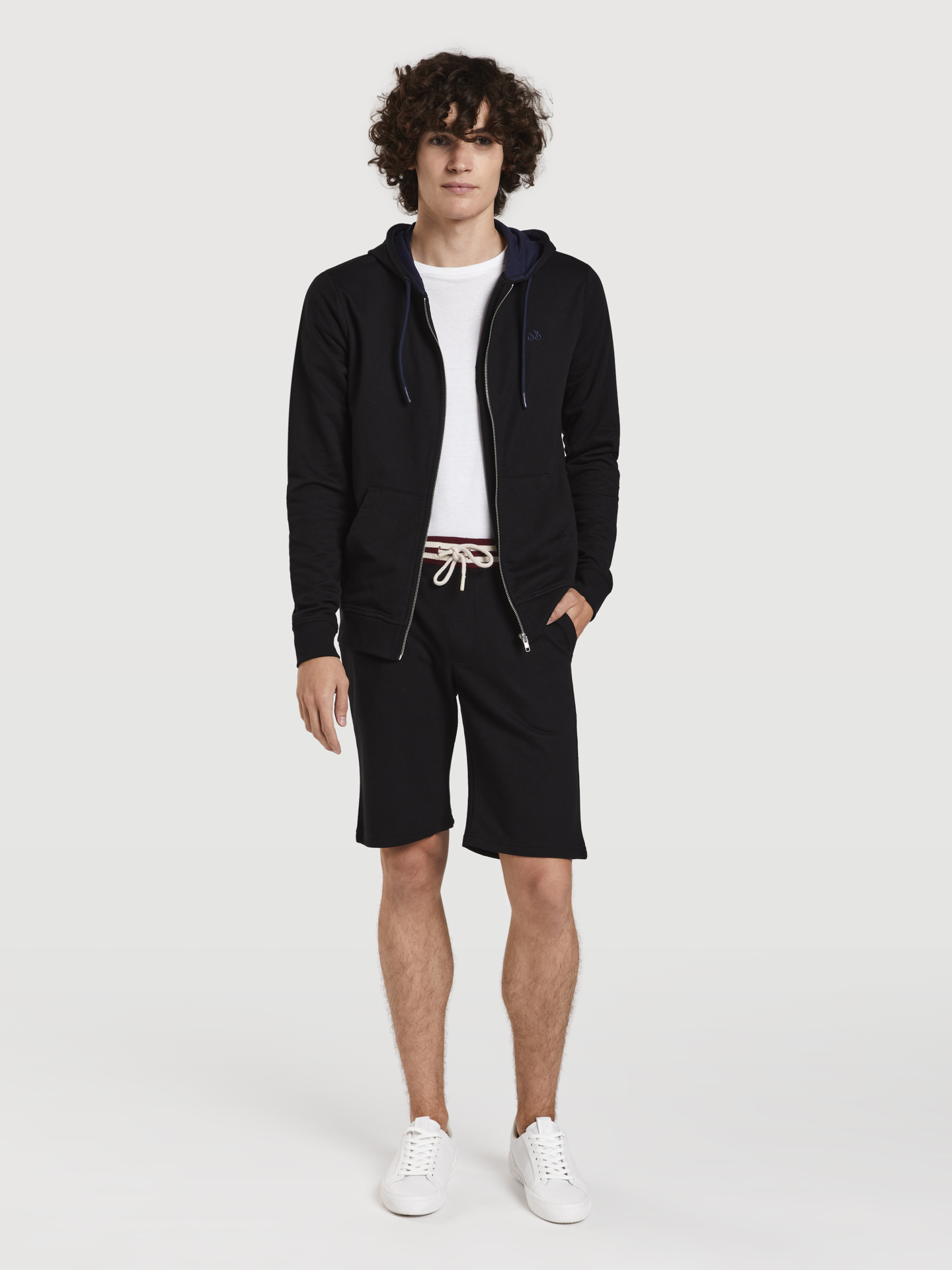Men's fleece shorts with contrast waistband stripes