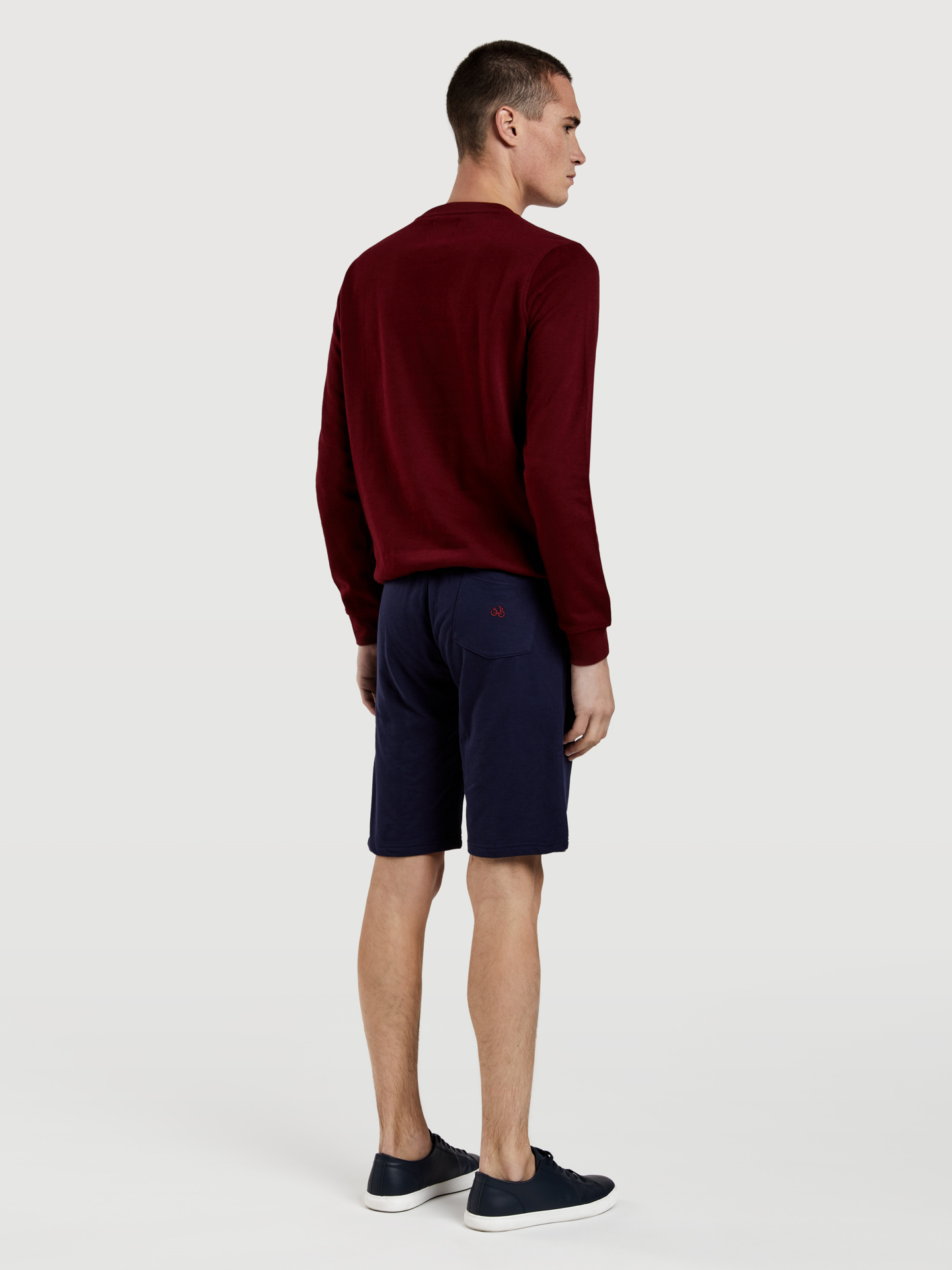 Men's fleece shorts with contrast waistband stripes