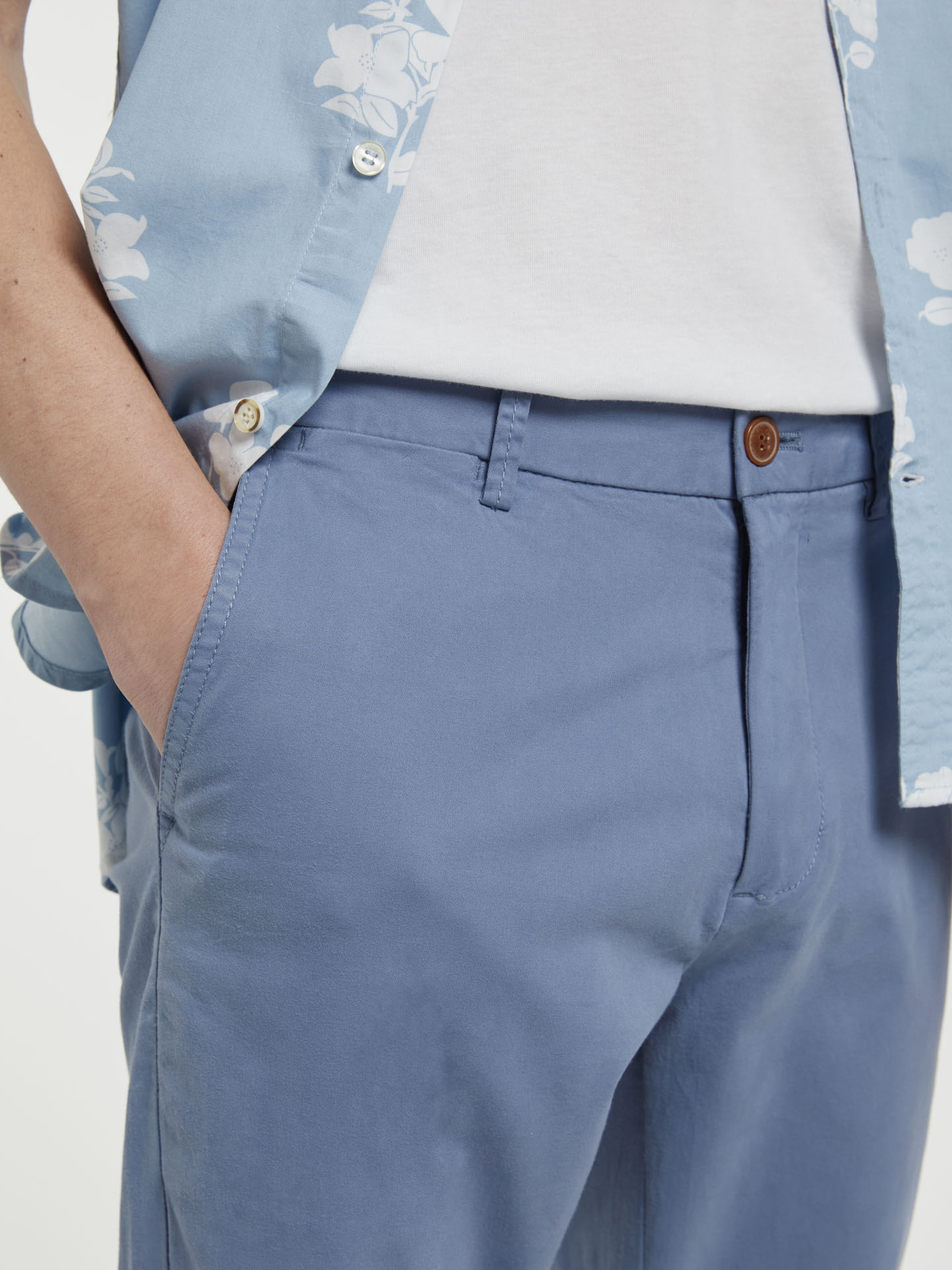 MenÂ´s  slim-fit chinos