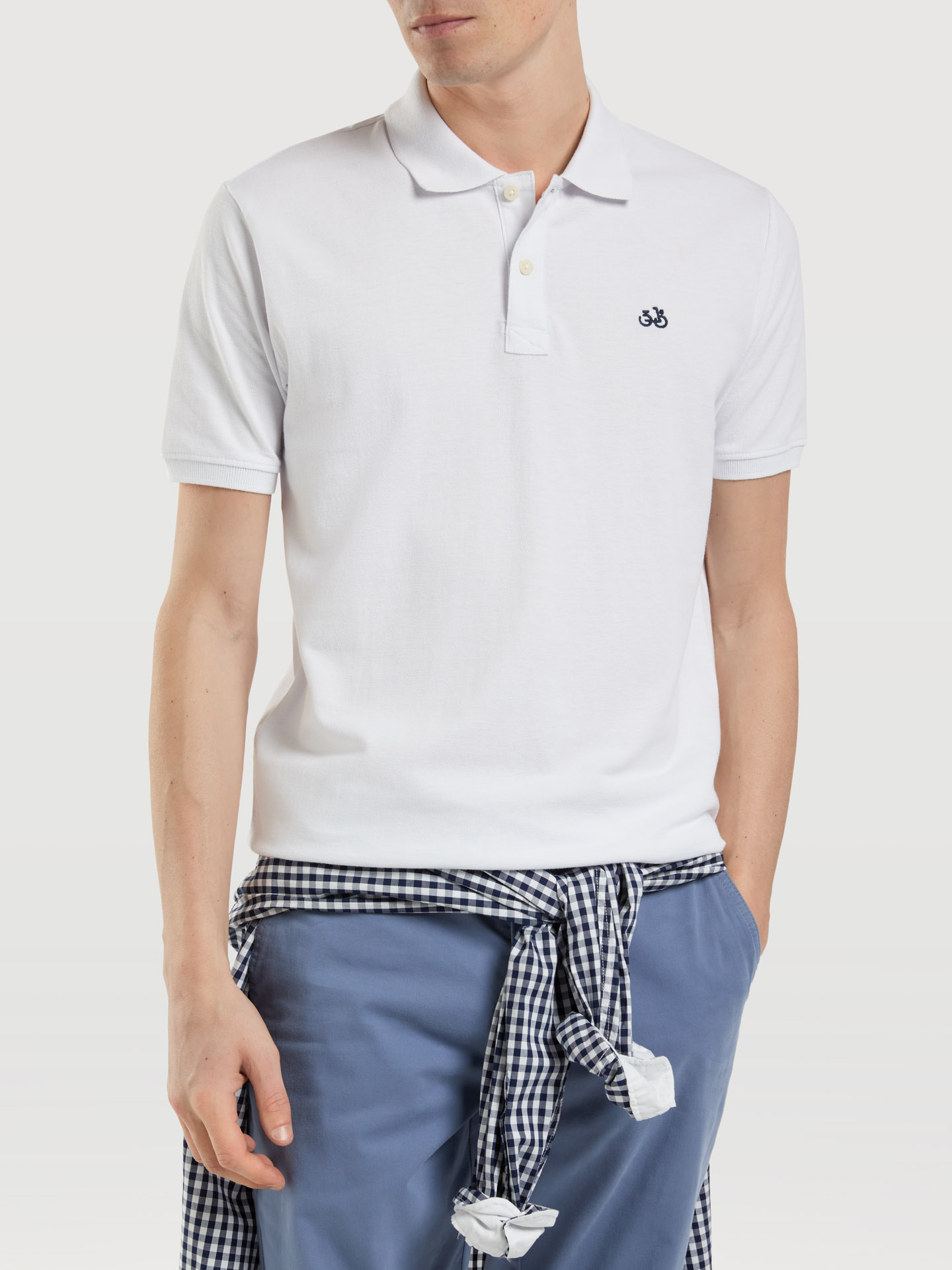 A cool polo shirt, with contrasting color details on the collar